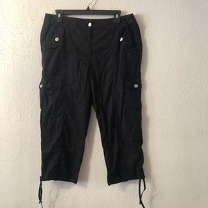 Stylish black capris cargo pants!